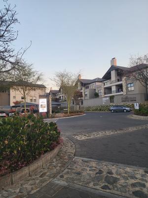 Apartment / Flat For Rent in Waterfall, Midrand