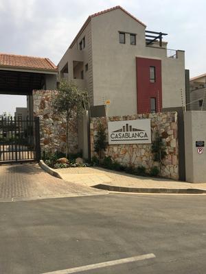 Apartment / Flat For Rent in Lonehill, Sandton